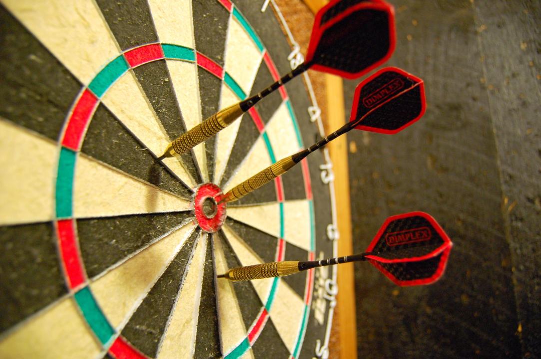 Wij sponsoren een lokaal dart team